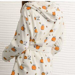 AE Snoopy Cozy Bath Robe Small/Medium